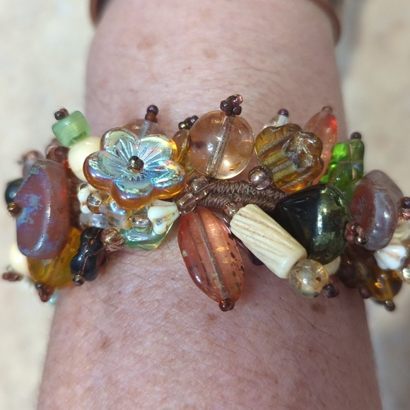 Glass Bead Bracelet - Picture 2 of 3